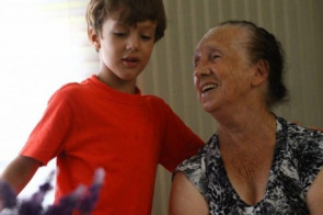 Vovó de Nova Andrina faz sucesso no parque Beto Carrero World