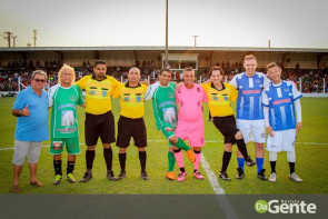Jogadores profissionais participam do 10º futebol Solidário do Toninho Poços