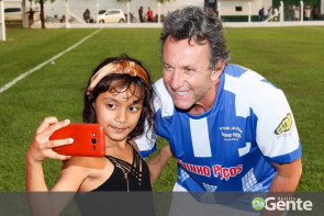 Jogadores profissionais participam do 10º futebol Solidário do Toninho Poços