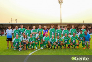 Jogadores profissionais participam do 10º futebol Solidário do Toninho Poços