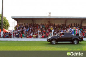 Jogadores profissionais participam do 10º futebol Solidário do Toninho Poços