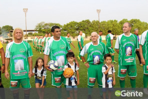 Jogadores profissionais participam do 10º futebol Solidário do Toninho Poços
