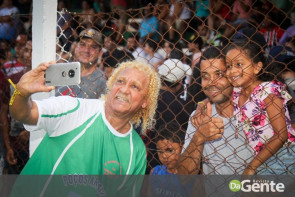 Jogadores profissionais participam do 10º futebol Solidário do Toninho Poços