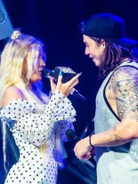 Luisa Sonza surpreende Whindersson com um pedido de casamento