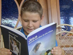 Menino de 7 anos escreve seu 1º livro