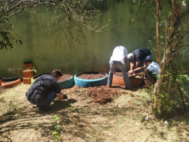 Mais uma escola de Dourados  recebe Projeto Horta com Pneus