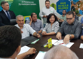 Délia pede ao governador mais recursos para a Saúde