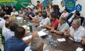 Délia pede ao governador mais recursos para a Saúde