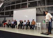 Legenda: Vereador Alan Guedes em discurso na cerimônia de formatura da 4ª Turma da Guarda Mirim de Dourados