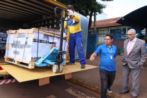 Livros didáticos já estão sendo entregues em  todas as escolas da Rede Municipal de Dourados