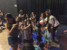 Carol Jordão faz contação de histórias gratuita para crianças no domingo