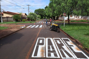 Com sinalização, Prefeitura finaliza a  reestruturação da Rua Monte Castelo