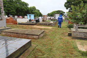 Prefeitura faz limpeza do Cemitério Santo Antônio