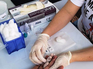 Palestras e testes rápidos de HIV e Sifilis estão sendo realizados, junto com a distribuição de material informativo