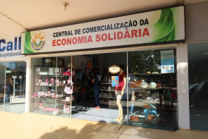 Prefeita Délia reafirma apoio as ações da Rede de Economia Solidária e garante cedência de espaço para loja