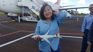Prefeita Délia Razuk acompanhou o voo inaugural do Boeing 737 no aeroporto de Dourados, segunda-feira à tarde