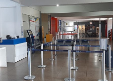 Guichês das empresas que operam em Dourados estavam vazios na tarde desta terça-feira no aeroporto municipal