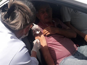 Vacinação contra a Influenza está concentrada no estádio Douradão nesta quinta-feira, pára imunização de idosos com idade acima de 70 anos