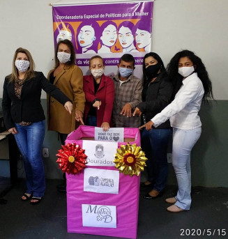 Equipe da Coordenadoria de Políticas Públicas para as Mulheres que está desenvolvendo uma campanha de arrecadação de agasalhos
