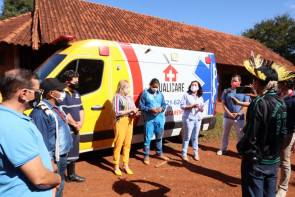 Délia entrega ambulância para Cras da Reserva Indígena