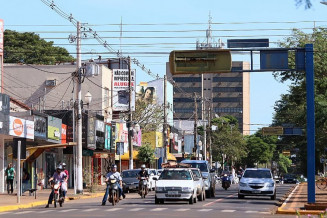 Representantes do comércio entregaram à prefeita Délia, na sexta-feira (19), documento com sugestões de mudanças no horário de funcionamento das lojas