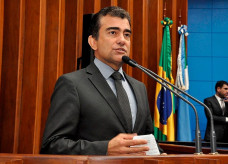 Deputado diz que alunos não podem ficar sem acesso ao ensino por falta de material impresso