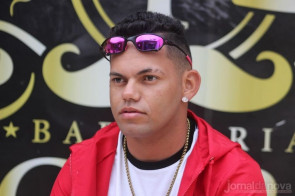 MC Dioninha de Nova Andradina vem conquistando espaço no universo funk