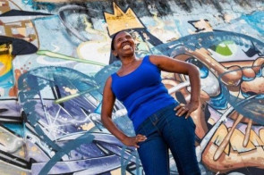 Ex-gari e analfabeta transforma a vida de 360 crianças pobres