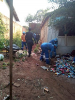 CCZ retira "montanha de lixo" e encontra focos  de Aedes aegypti e residência do Jardim Londrina