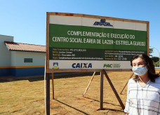 A prefeita Délia Razuk vistoriou as obras de construção do Centro Social e de Lazer do Conjunto Honório Almirão que vai beneficiar duzentas famílias
