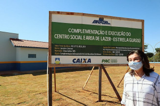 A prefeita Délia Razuk vistoriou as obras de construção do Centro Social e de Lazer do Conjunto Honório Almirão que vai beneficiar duzentas famílias