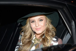 Anitta faz festa  'selvagem' em casa para comemorar os 24 anos