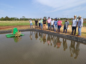 Alunos durante aula prática de piscicultura no Parque de Exposições João Humberto de Carvalho