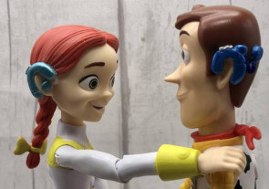 Mãe cria bonecos inclusivos pra ajudar crianças com deficiência