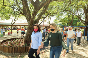 Prefeita Délia Razuk entrega obra de  revitalização do Ceper do BNH 1º Plano