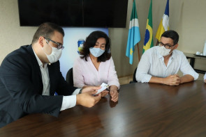 Délia recebe Alan Guedes para iniciar a transição