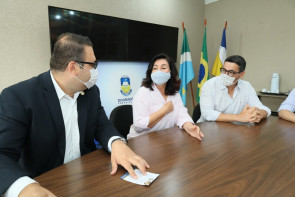 Délia recebe Alan Guedes para iniciar a transição