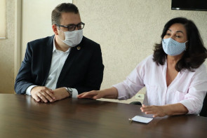 Délia recebe Alan Guedes para iniciar a transição