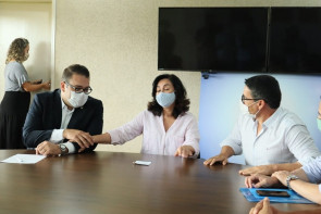 Délia recebe Alan Guedes para iniciar a transição