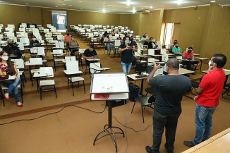 Beneficiários do programa social da Agehab acompanham distribuição de quadras e lotes