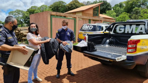 Delia entrega uniforme à Guarda Municipal e viaturas à GM Ambiental