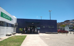 Recém-nascida é encontrada em caixa de sapato