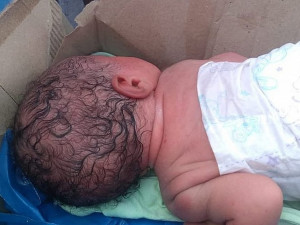Recém-nascida é encontrada ao lado de um contêiner de lixo, em Salvador
