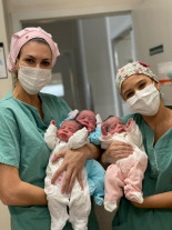 Mãe de 04 filhos, mulher dá à luz trigêmeos em SC