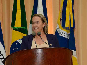 Vereadora Liandra atende pedido da Associação de Moradores do Jd. Água Boa