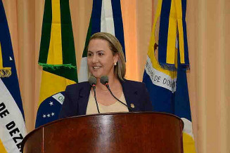 Vereadora Liandra atende pedido da Associação de Moradores do Jd. Água Boa