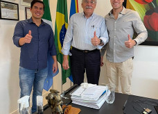 Dr. Diogo Castilho esteve reunido com o deputado estadual Barbosinha, na Capital