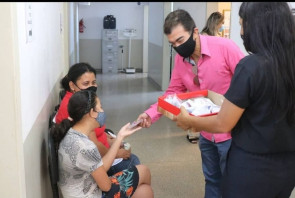 Marçal Filho presta homenagens às mulheres com visitas surpresas em industrias e UBS