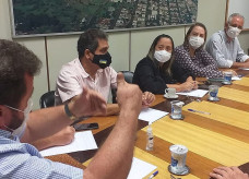 Vereadora Liandra participou de reunião hoje pela manhã, no plenarinho da Câmara