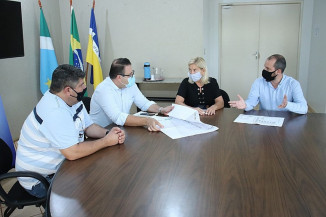 Prefeito se reúne com Agehab MS para tratar de programa habitacional